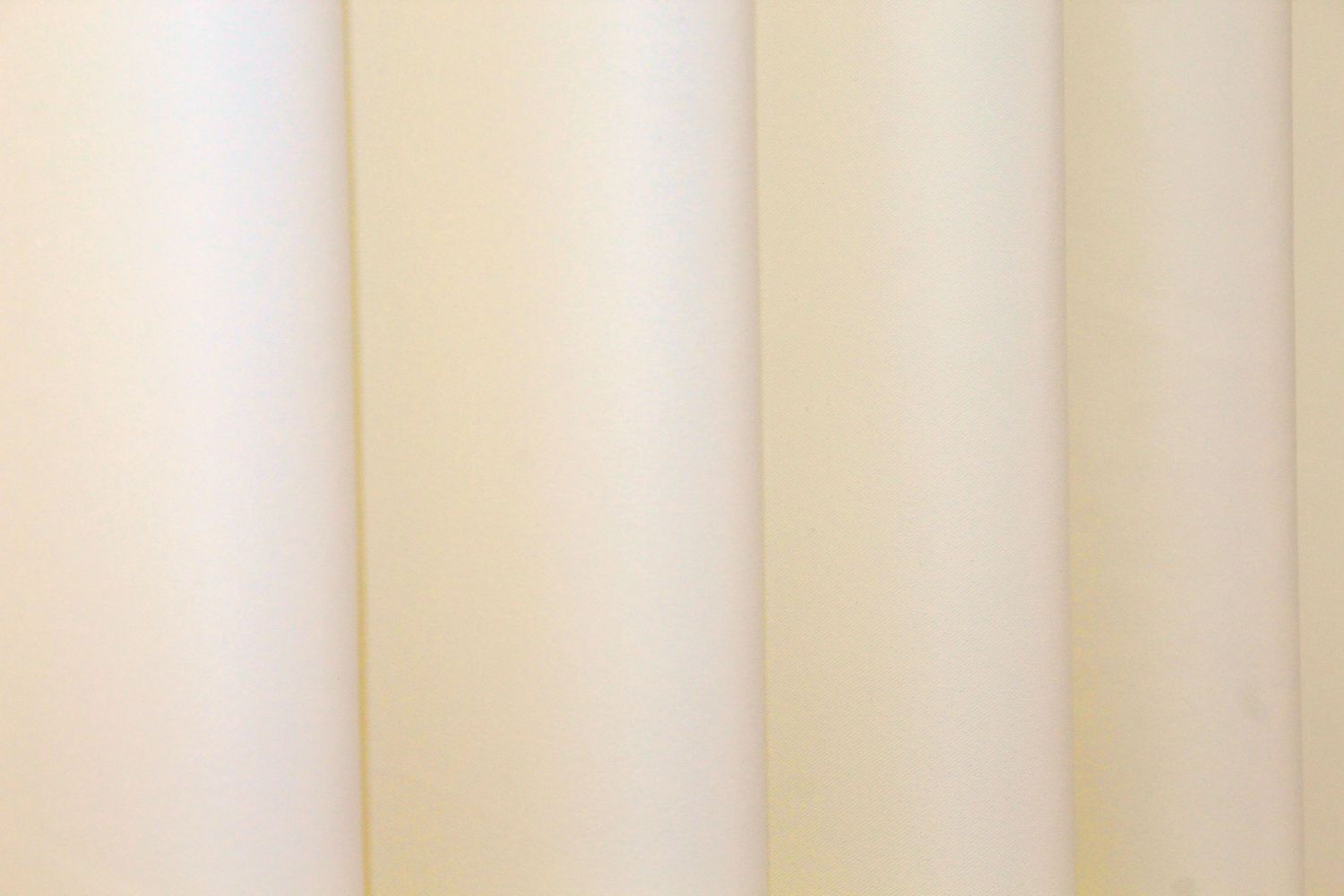 Комплект штор із тканини блекаут, колекція "Bagema Rvs" колір кремовий 1293ш, Кремовий, Комплект штор (2 шт. 1,5х2,75м.), Класичні, Без ламбрекена, Довгі, 1,5 м., 2,75 м., 150, 275, 2 - 3 м., В комплекті 2 шт., Тасьма
