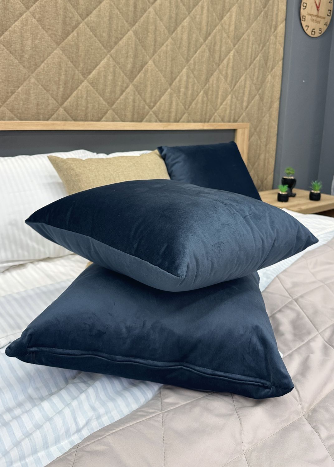 Подушка декоративная Decorator Velour 45x45х15 см, цвет темно-синий (84-078)