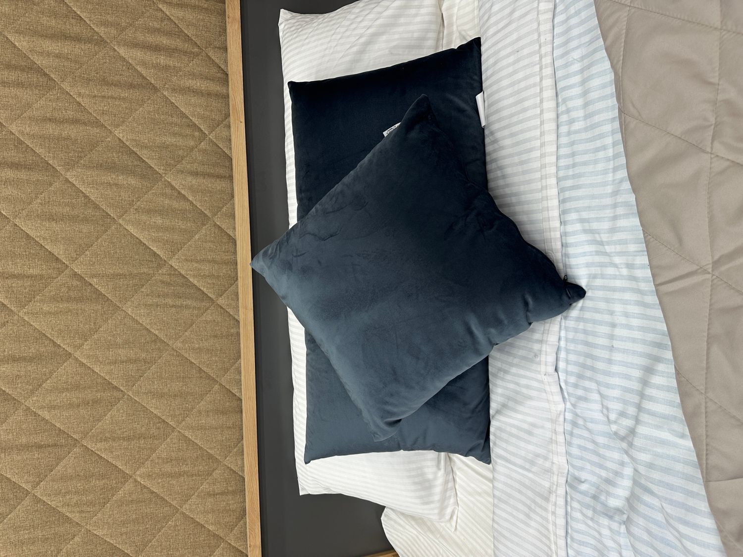 Подушка декоративная Decorator Velour 45x45х15 см, цвет темно-синий (84-078)