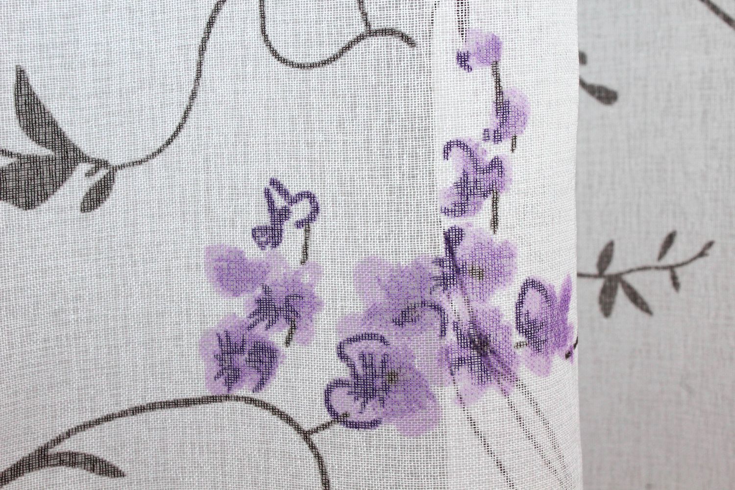 Тюль батист "Flora" цвет белый с фиолетово-черным принтом 1324т, Тюль на метраж, Без крепления, ткань на отрез, Нужную Вам ширину указывайте при покупке. (Ширина набирается по длине рулона.), 2,7 м.