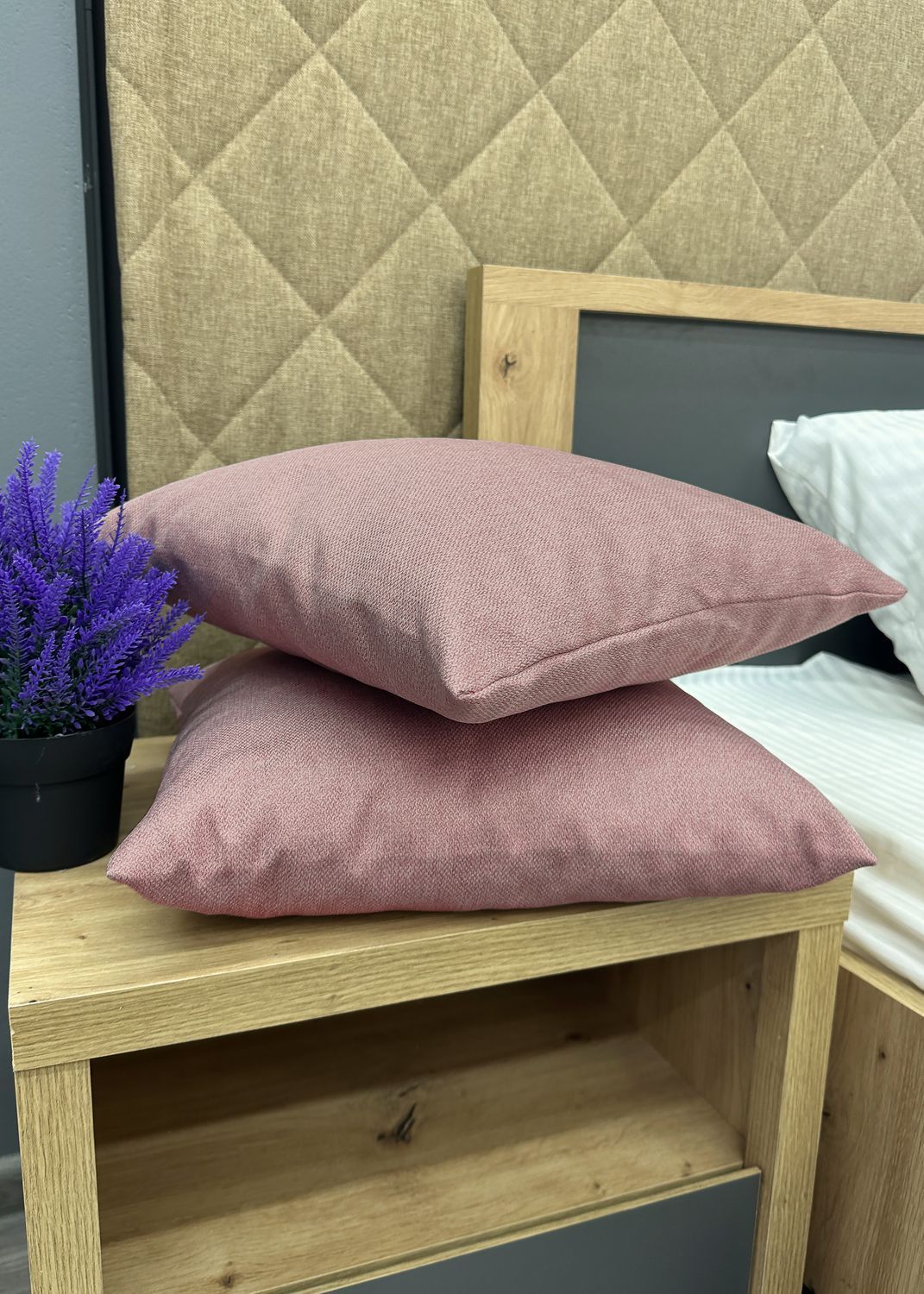 Подушка декоративна Decorator Мальмо 40x40х12 см, колір пудровий (84-086)