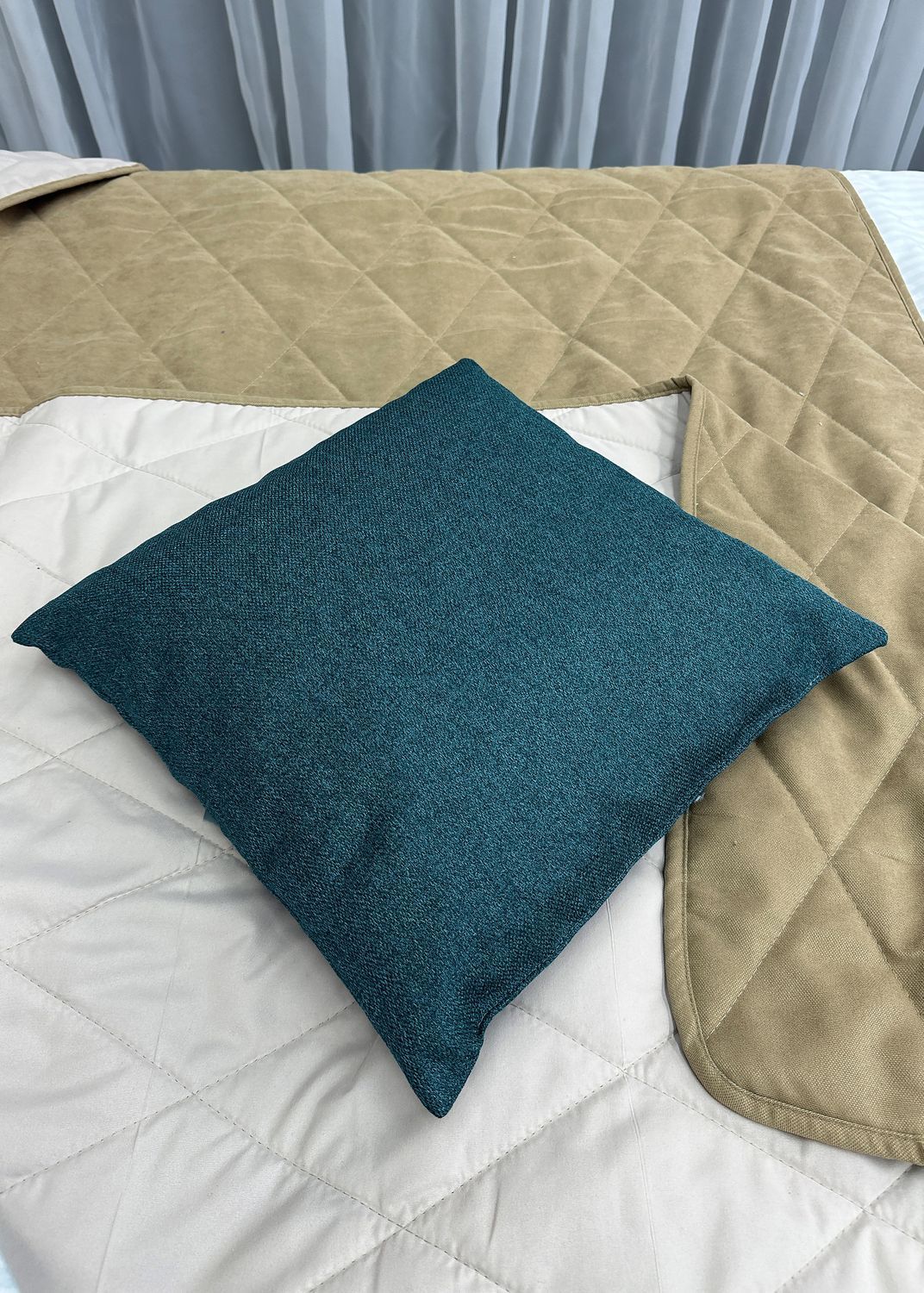 Подушка декоративна Decorator Мальмо 40x40х12 см, колір лазурний (84-088)