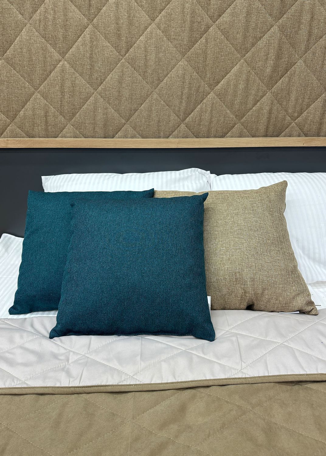 Подушка декоративна Decorator Мальмо 40x40х12 см, колір лазурний (84-088)