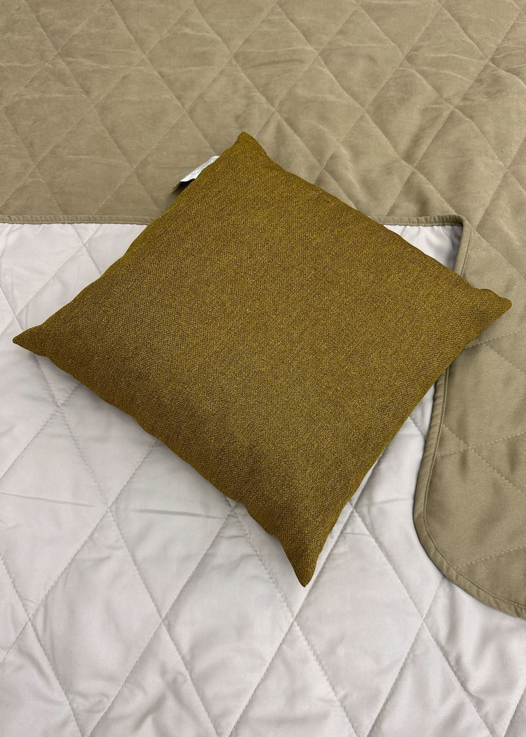Подушка декоративная Decorator Мальмо 40x40х12 см, цвет мустард (84-085)