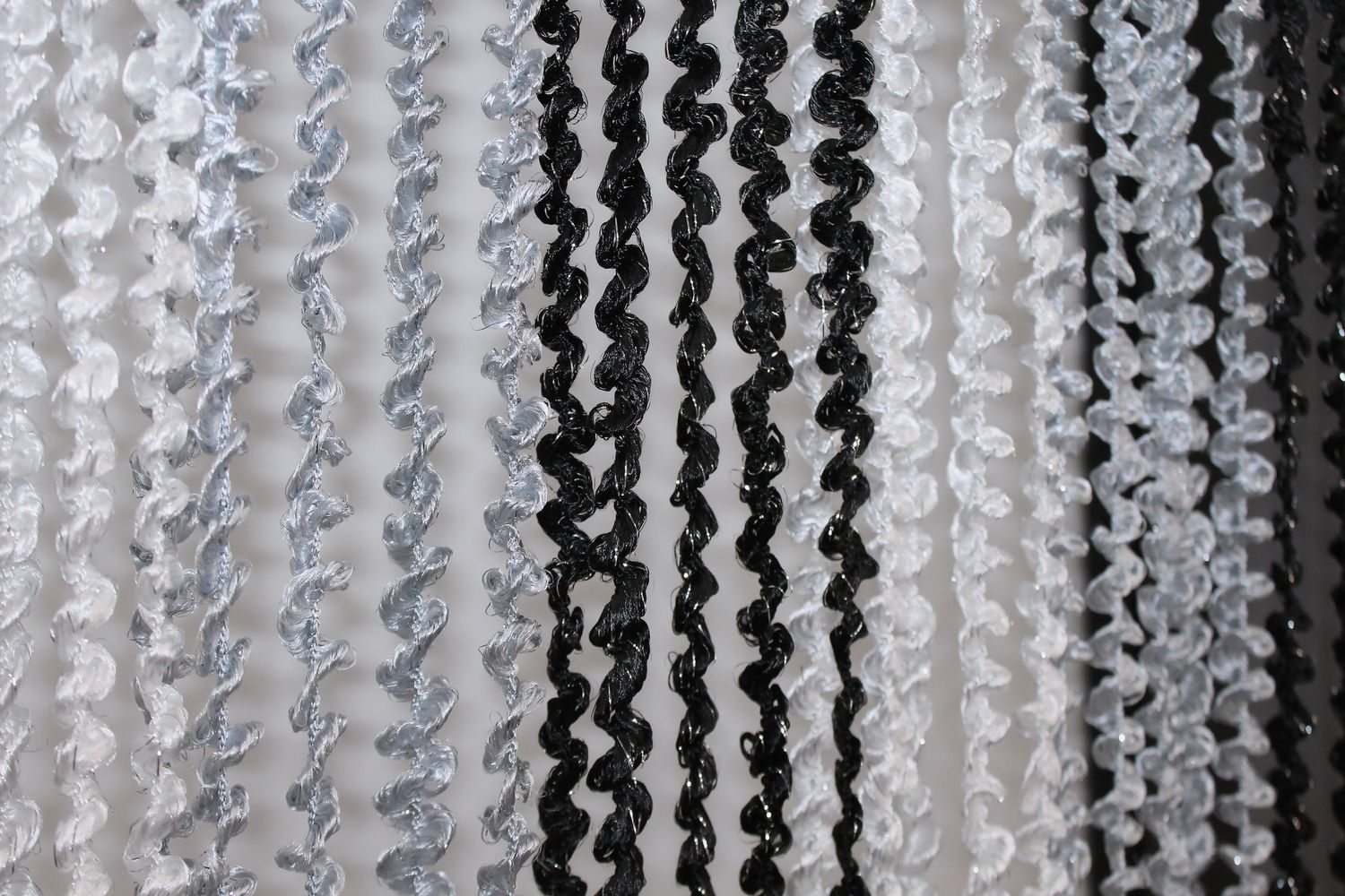Шторы-нити (1 шт 3х3 м) спираль с люрексом белый с серо-черным 61-020