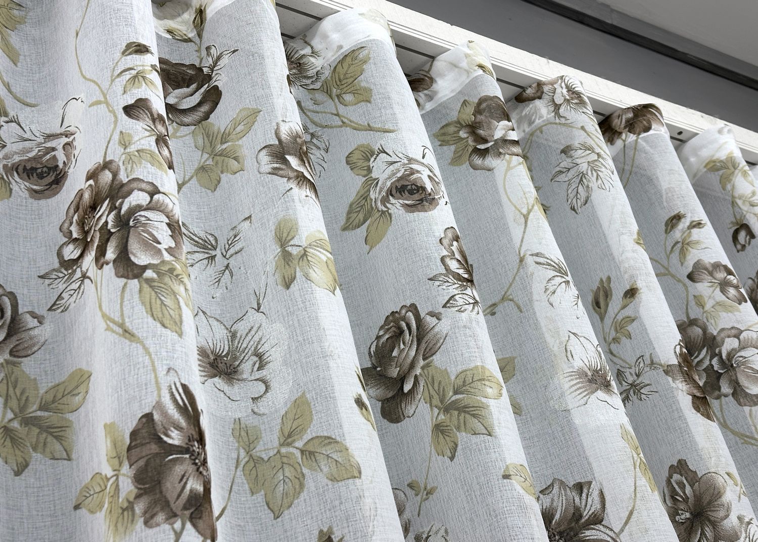Тюль батист, коллекция "Flora" цвет белый с коричневым 1267т, Тюль на метраж, Без крепления, ткань на отрез, Нужную Вам ширину указывайте при покупке. (Ширина набирается по длине рулона.), 2,7 м.