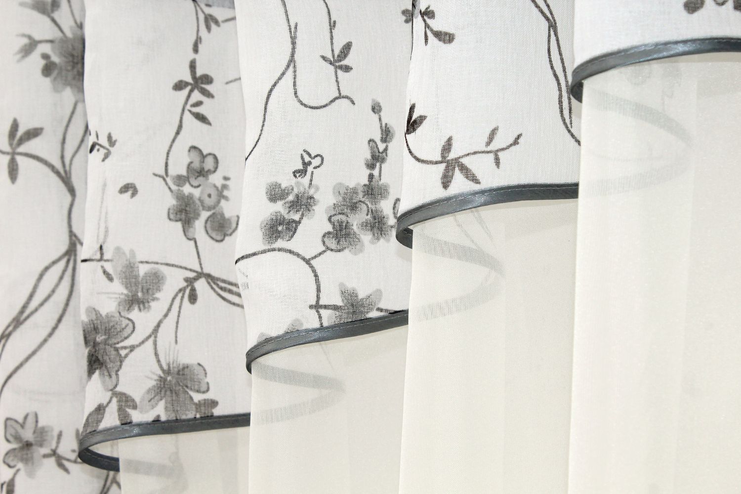 Кухонные шторы (270х170см) с ламбрекеном, на карниз 1-1,5м цвет молочный с черным 091к 52-0549