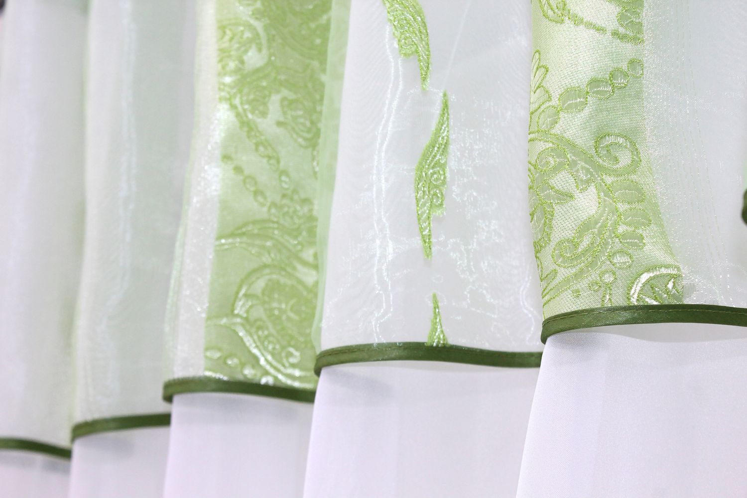 Кухонные шторы (280х170см) с ламбрекеном, на карниз 1-1,5м цвет белый с зеленым 084к 59-831
