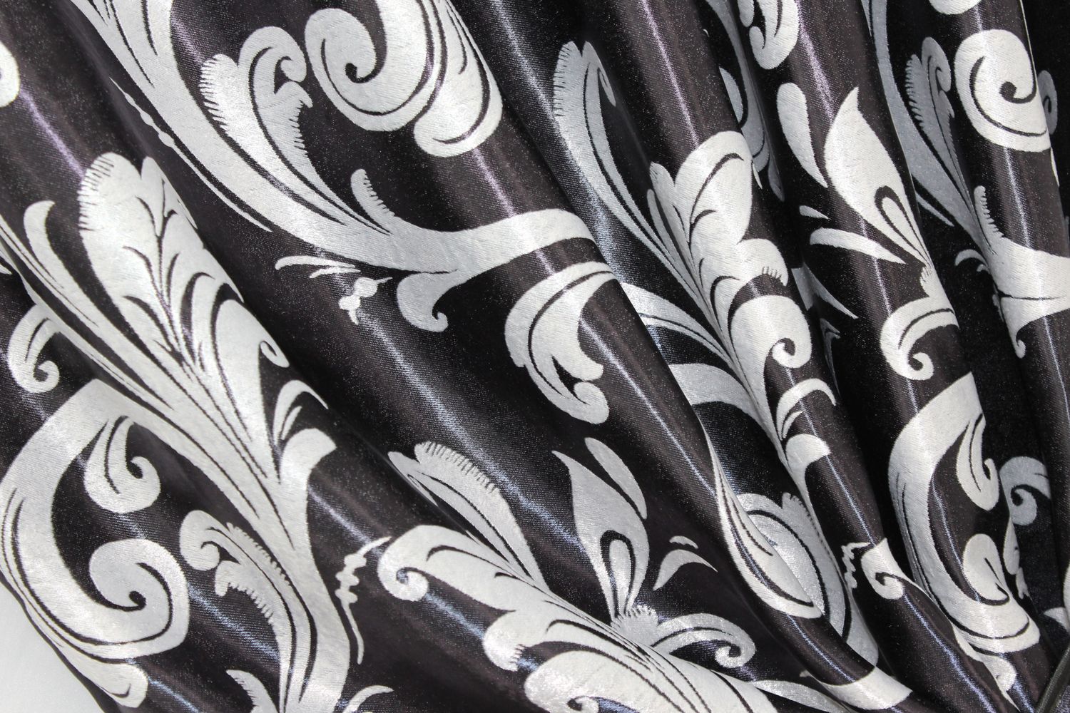 Двостороння тканина блекаут "Лілія" висота 2,8м колір чорний з сріблястим 140ш