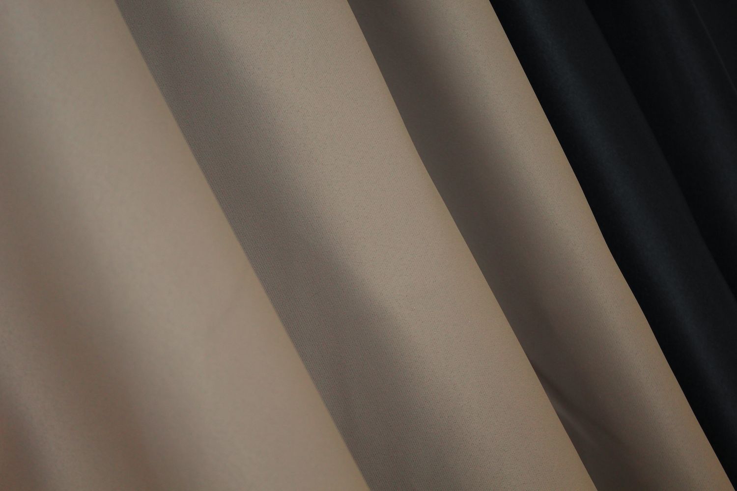 Комбинированные шторы из ткани блэкаут цвет черный с какао 014дк (908-792ш) , Черный с какао, Комплект штор (2шт. 1,5х2,7м.), 1,5 м., 2,7 м., 150, 270, 2 - 3 м., В комплекте 2 шт., Тесьма