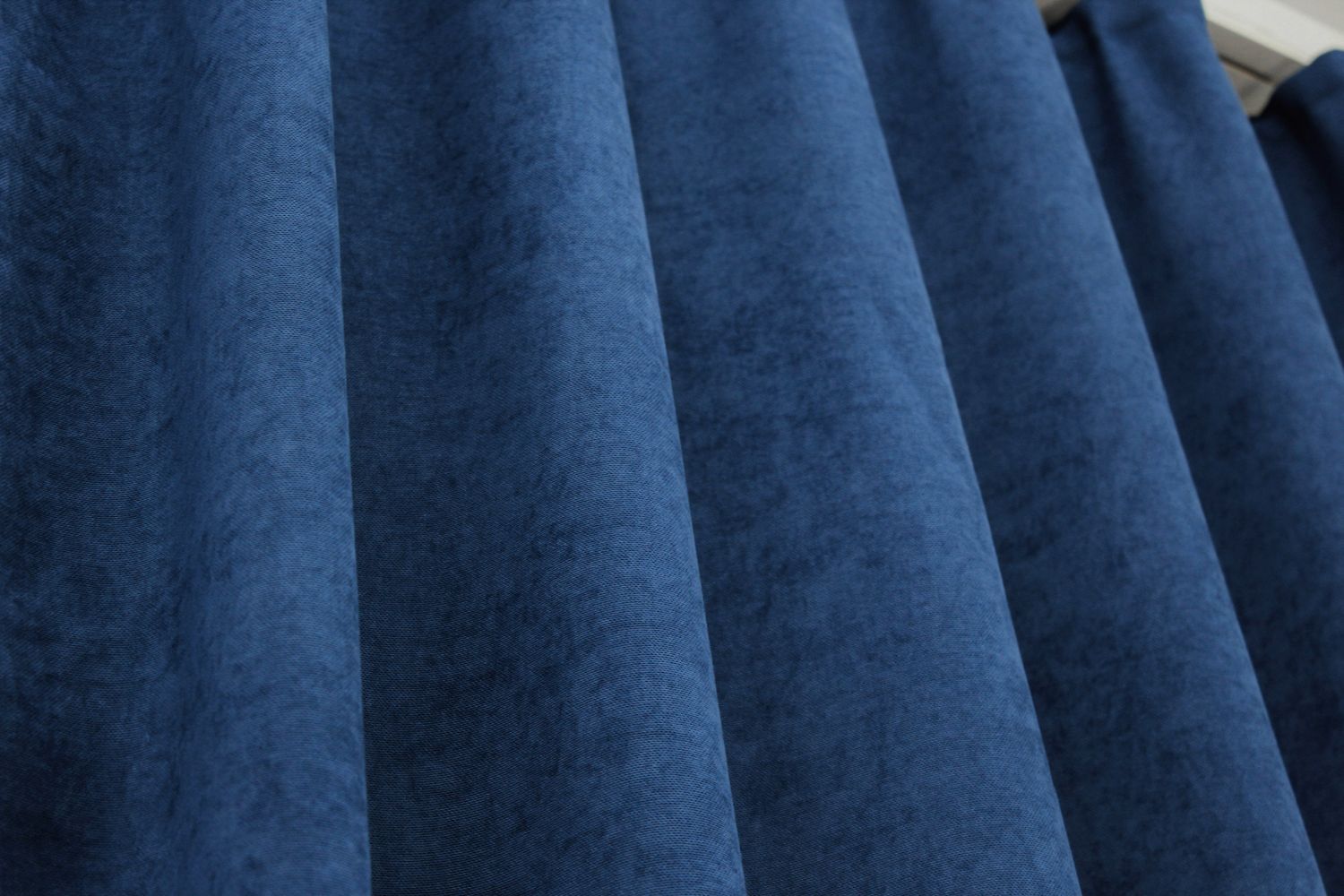 Комплект штор из ткани микровелюр SPARTA цвет синий 910ш, Синий, Комплект штор (2шт. 1,5х2,85м.), Классические, Без ламбрекена, Длинные, 1,5 м., 2,85 м., 150, 285, 2 - 3 м., В комплекте 2 шт., Тесьма