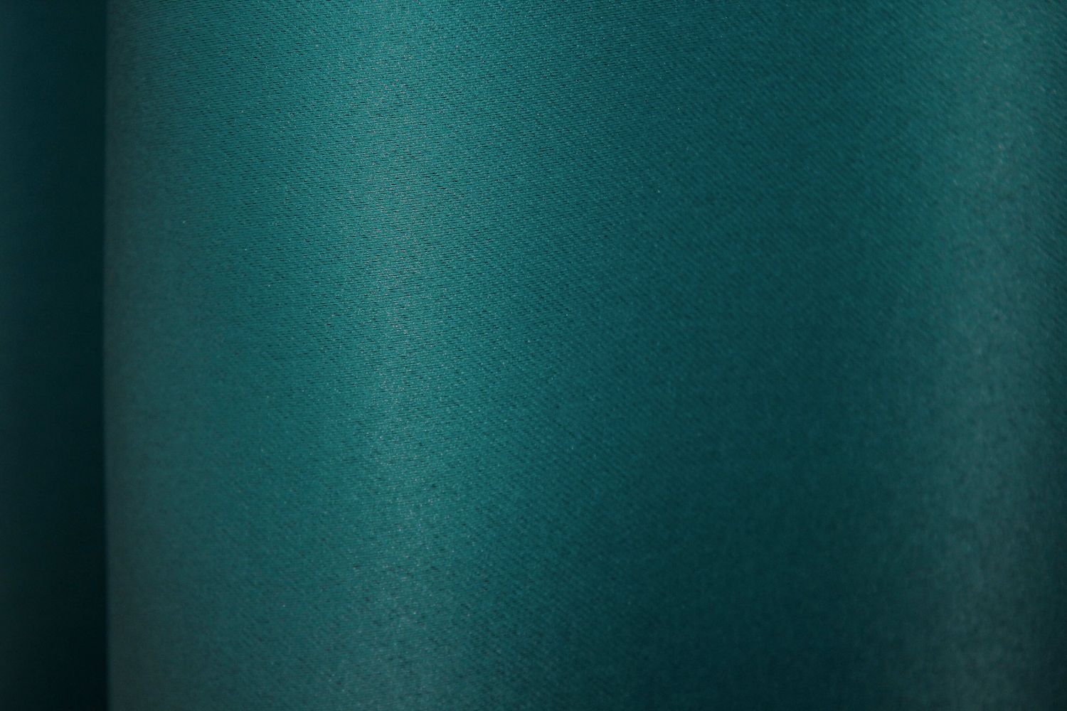 Комплект штор из ткани блэкаут, коллекция "Bagema Rvs" цвет изумрудный 1297ш, Изумрудный, Комплект штор (2шт. 1,5х2,7м.), Классические, Без ламбрекена, Длинные, 1,5 м., 2,7 м., 150, 270, 2 - 3 м., В комплекте 2 шт., Тесьма