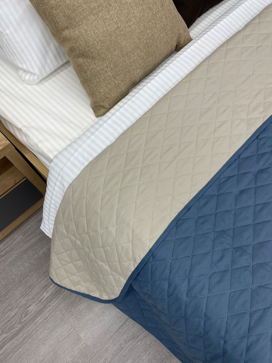 Покрывало двустороннее Decorator Microfiber ромб 140х215 см синий с бежевым (85-004)