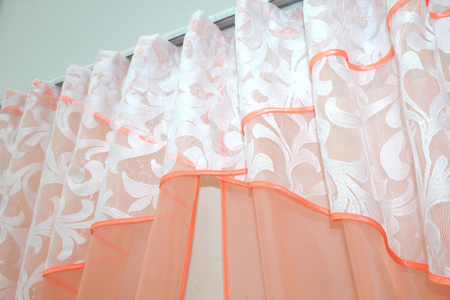 Кухонные шторы (280х170см) с ламбрекеном, на карниз 1-1,5м цвет персиковый с белым 091к 59-655