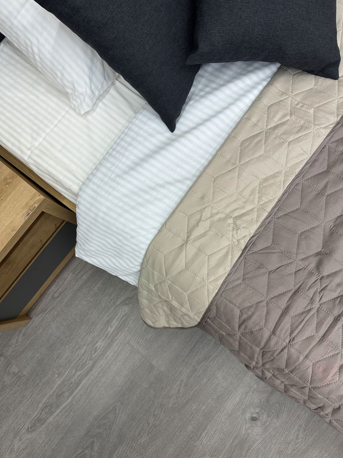 Покрывало двустороннее Decorator Microfiber куб 140х215 см серо-коричневый с бежевым (85-107)