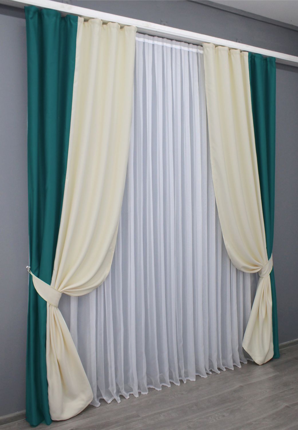 Комбинированные (2шт 1,6х2,5м) шторы из ткани блэкаут, цвет изумрудный с кремовым 014дк (1297-1293ш) 11-0148