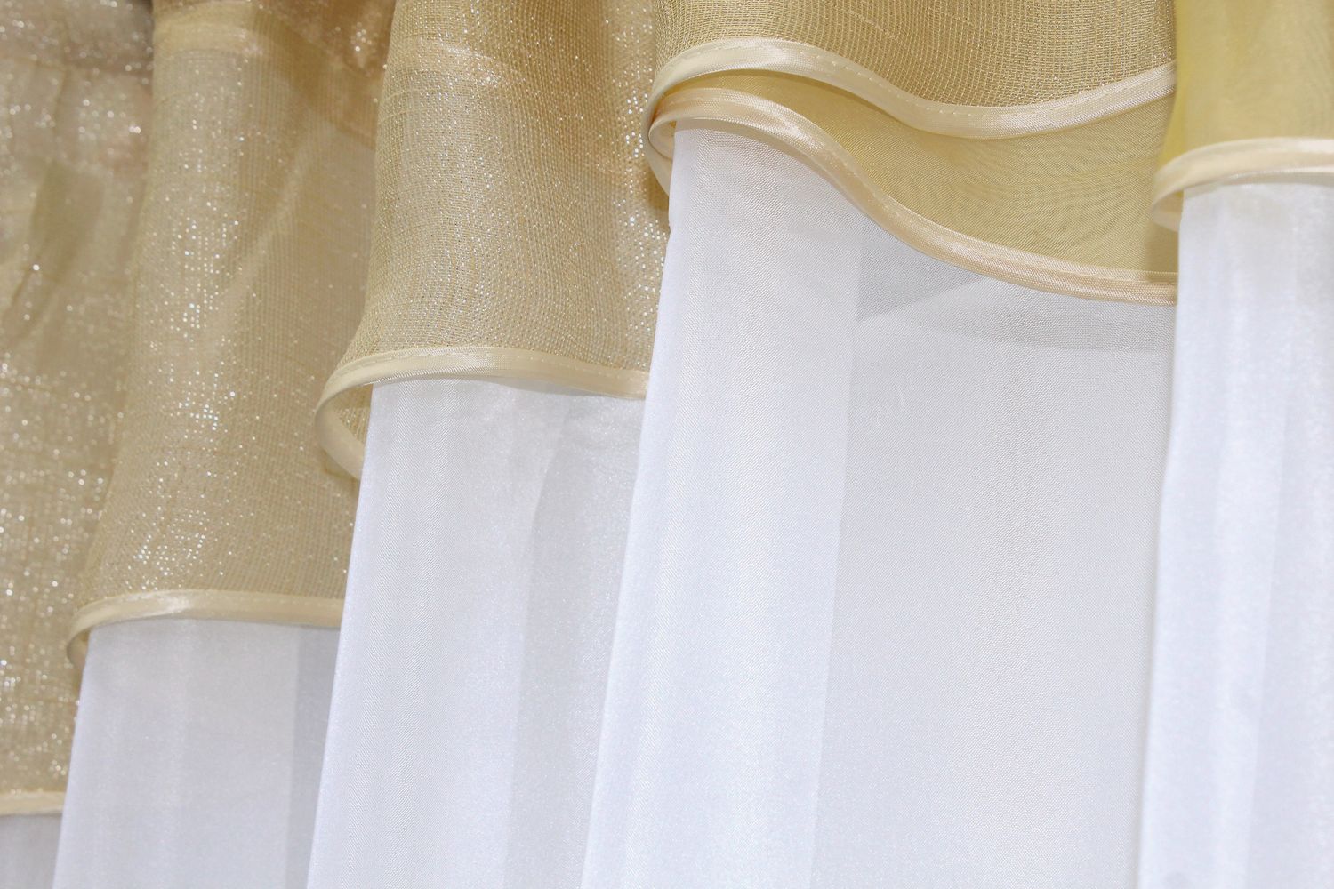 Кухонные шторы (260х170см) с ламбрекеном, на карниз 1-1,5м цвет белый с золотистым 00к 59-623