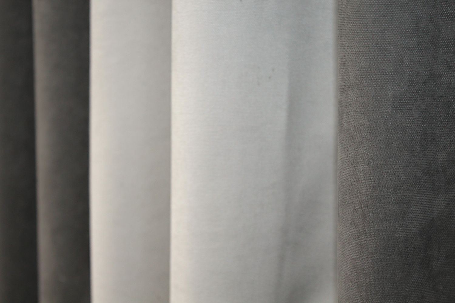 Комбинированные шторы из микровелюра цвет серый со светло-серым 016дк (839-1197-839ш), Серый с светло-серым, Комплект штор (2шт. 1,5х2,85м.), Без ламбрекена, Длинные, 1,5 м., 2,85 м., 150, 285, 2 - 3 м., В комплекте 2 шт., Тесьма