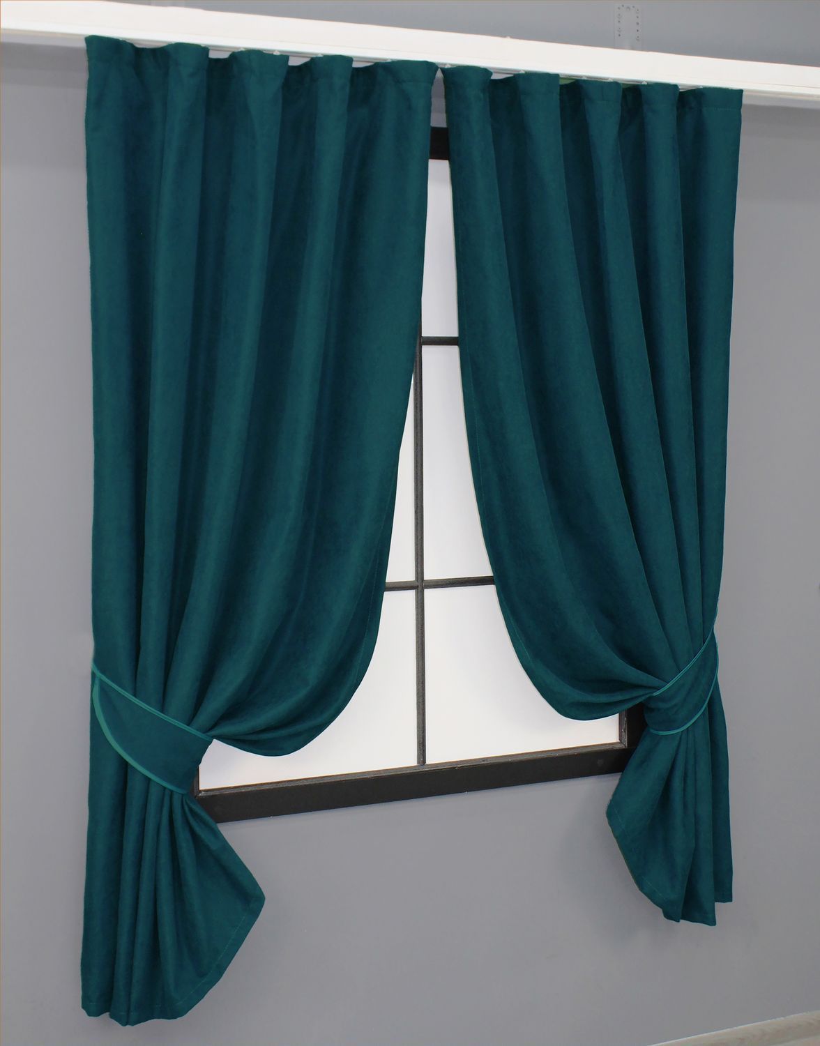 Комплект (2шт 1,4х1,7м) коротких штор із тканини мікровелюр Petek, колір смарагдовий 1494ш 35-0222