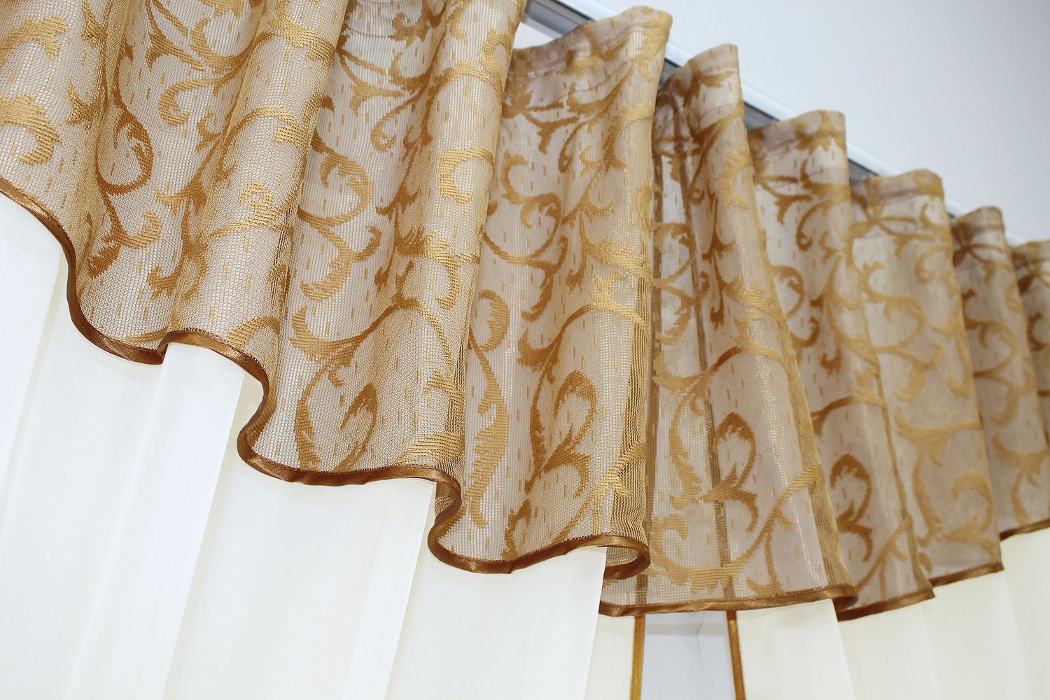 Кухонные шторы (280х170см) с ламбрекеном, на карниз 1-1,5м цвет коричневый с молочным 084к 59-485