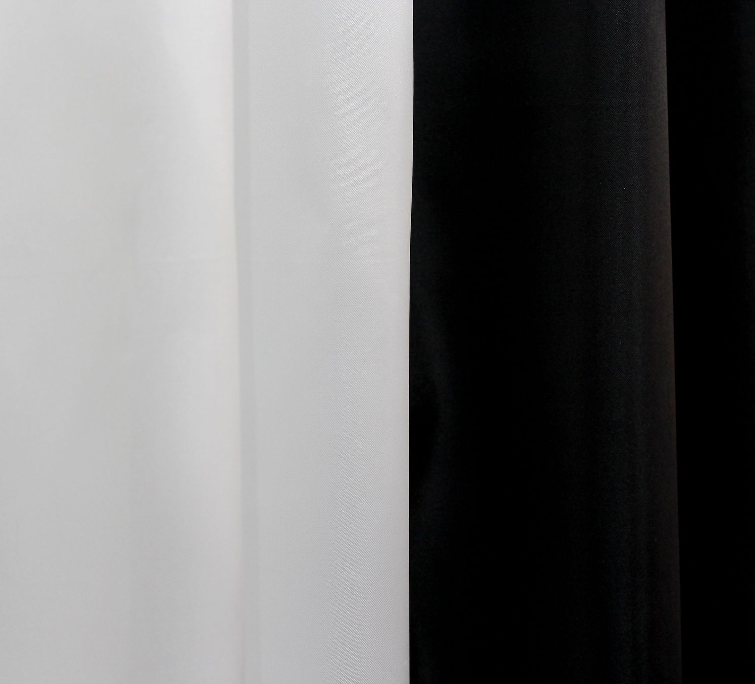 Комплект штор из ткани атлас цвет чёрный с белым 014дк 10-333, Черный с белым, Комплект штор (2 шт. 1,25х2,5 м.), 1,25 м., 2,5 м., 125, 250, 1,5 - 2,5 м., В комплекте 2 шт., Тесьма