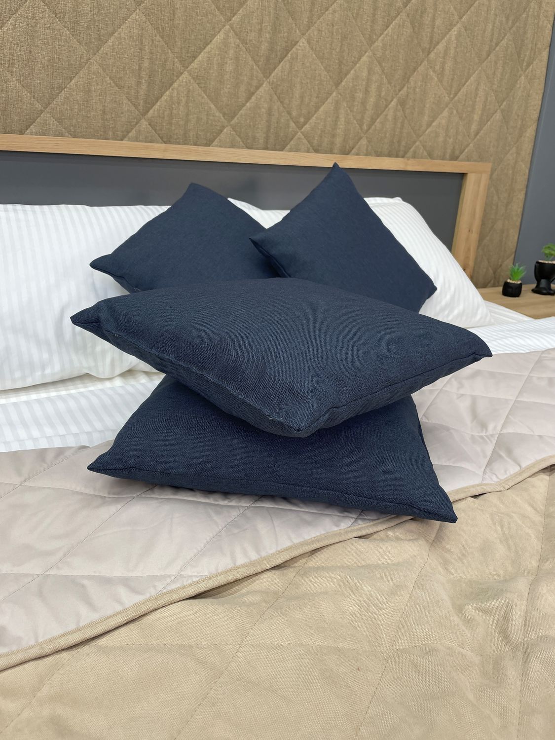 Подушка декоративная Decorator Sawana 40x40х11 см, цвет темно-синий (84-059)