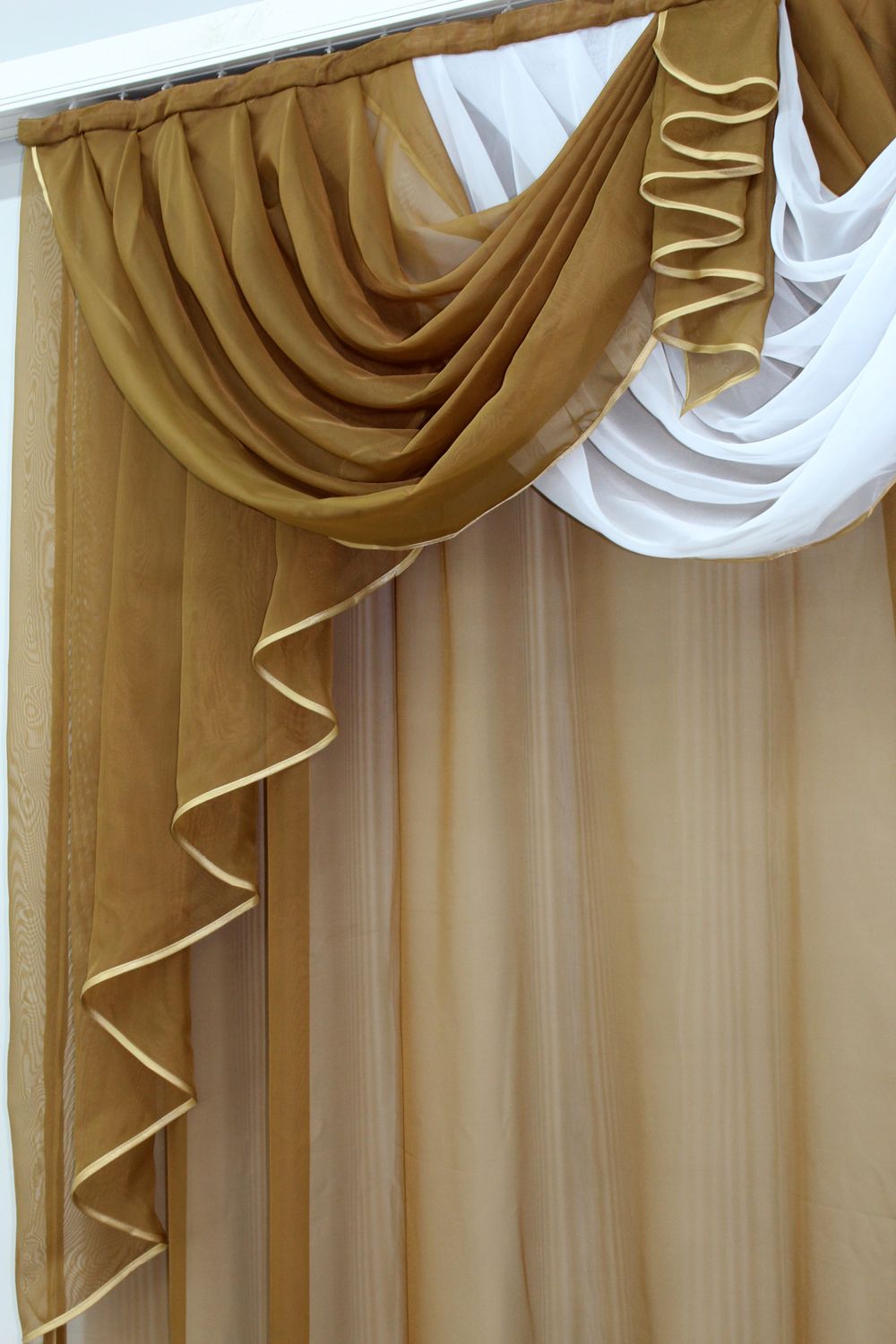 Готовый комплект декоративных штор с ламбрекеном на карниз 2,5м цвет коричневый с белым 005лш 70-050
