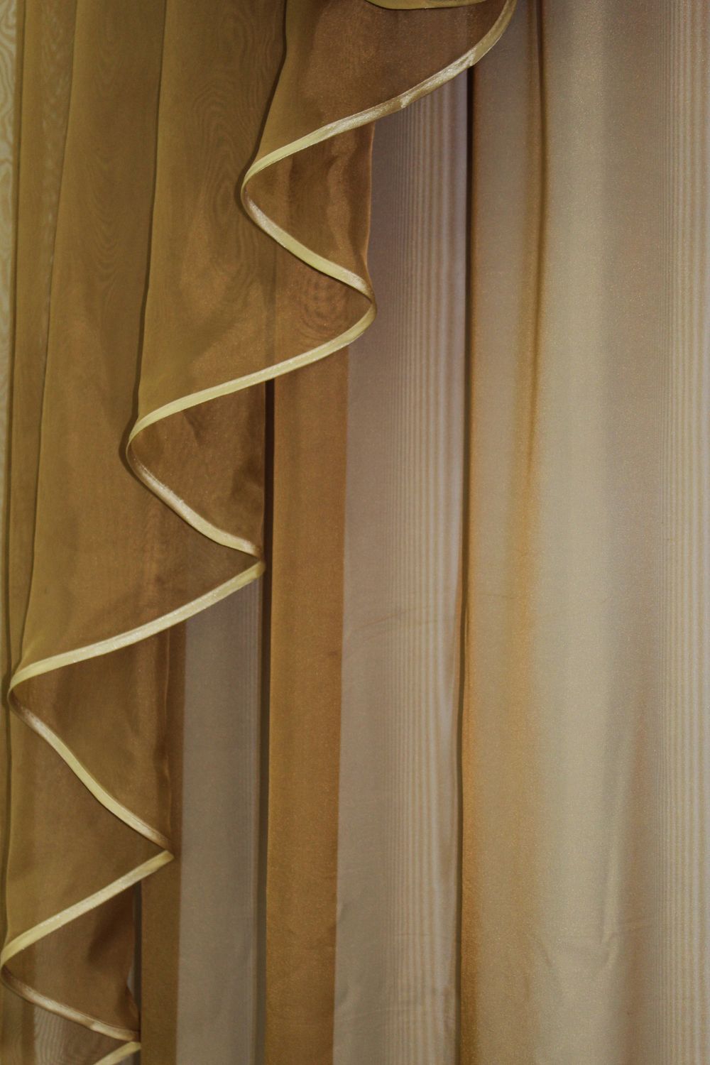 Готовый комплект декоративных штор с ламбрекеном на карниз 2,5м цвет коричневый с белым 005лш 70-050