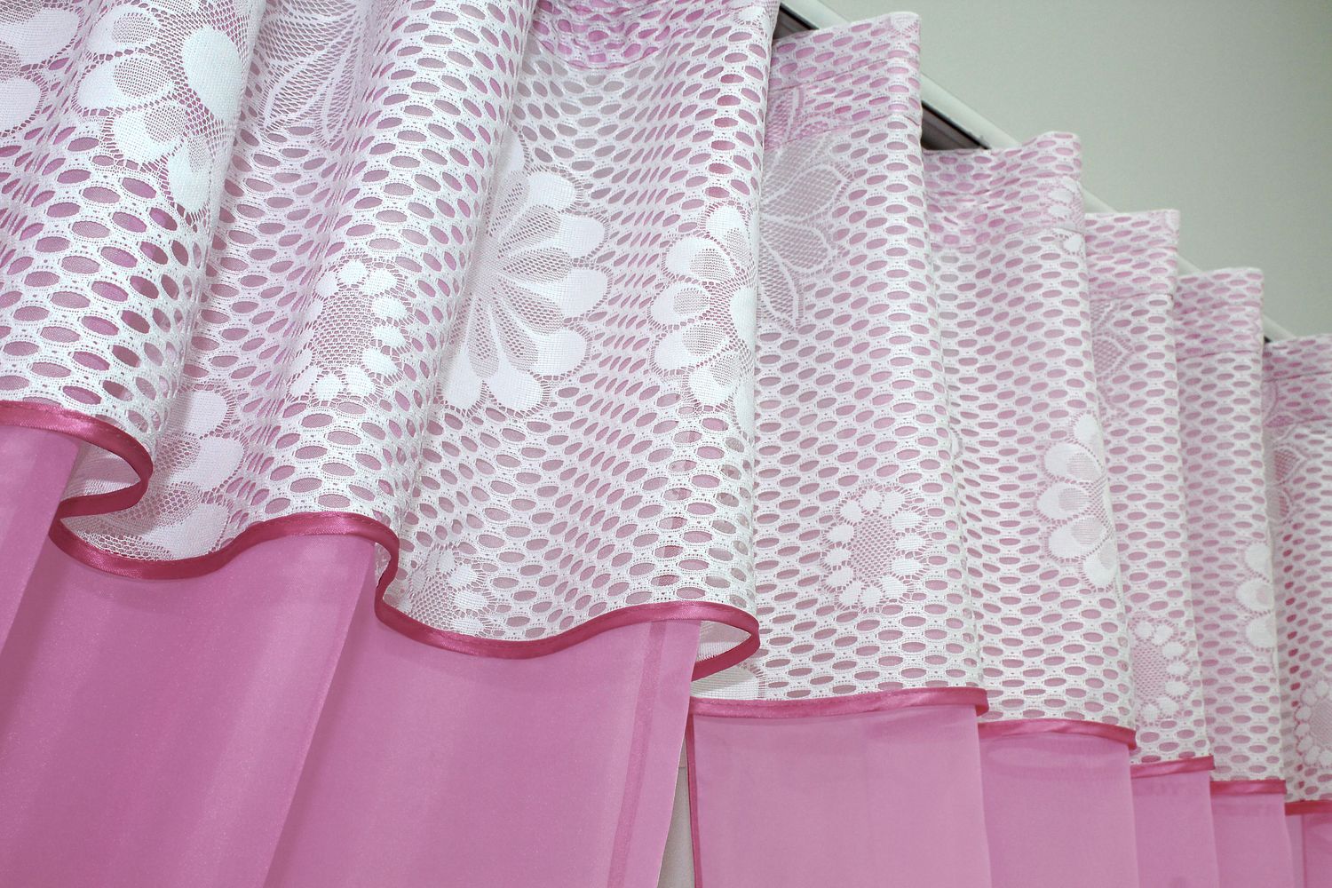 Кухонные шторы (280х170см) с ламбрекеном, на карниз 1-1,5м цвет розовый с белым 084к 59-566