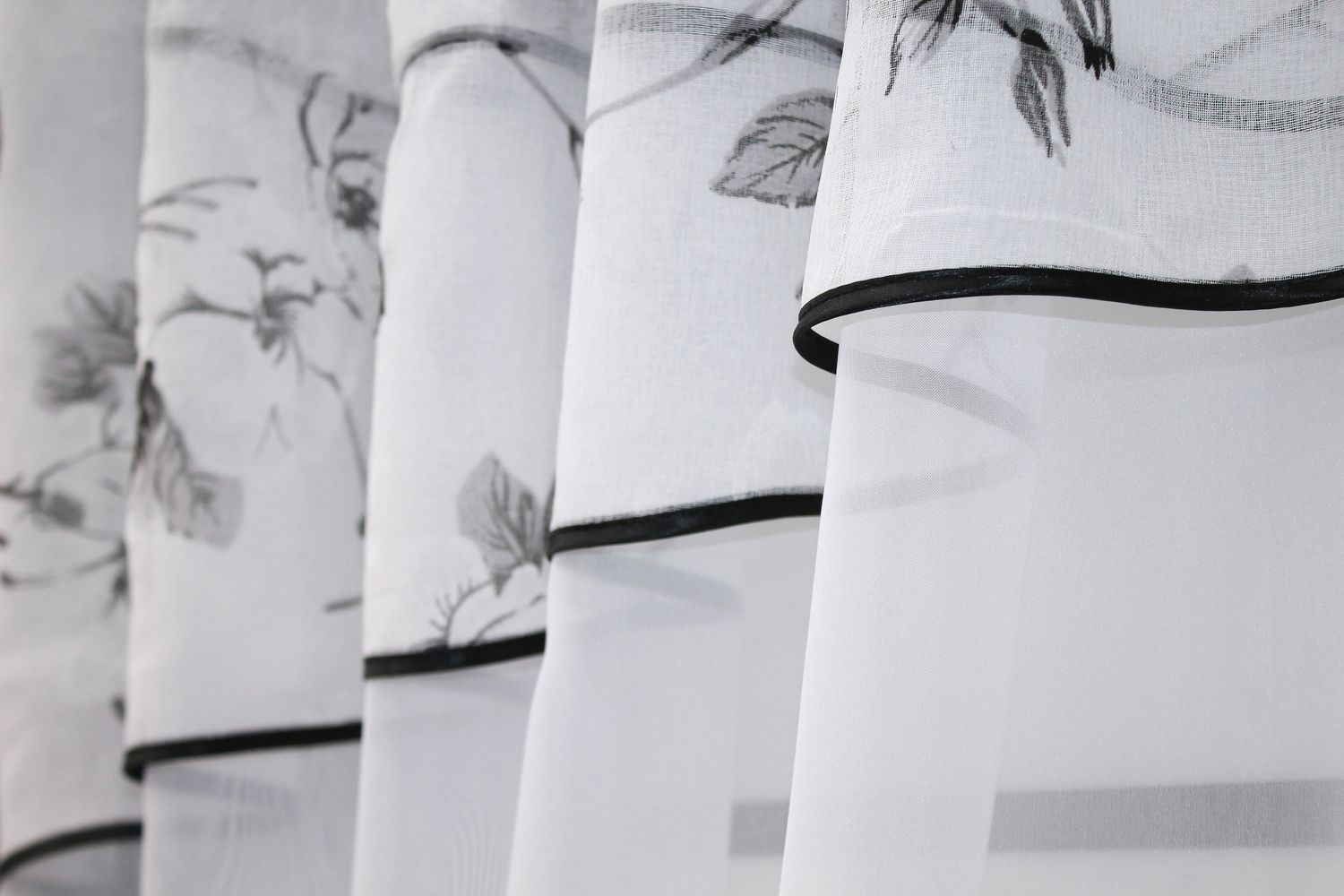 Кухонные шторы (280х170см) с ламбрекеном, на карниз 1-1,5м цвет белый с черным 091к 52-0732