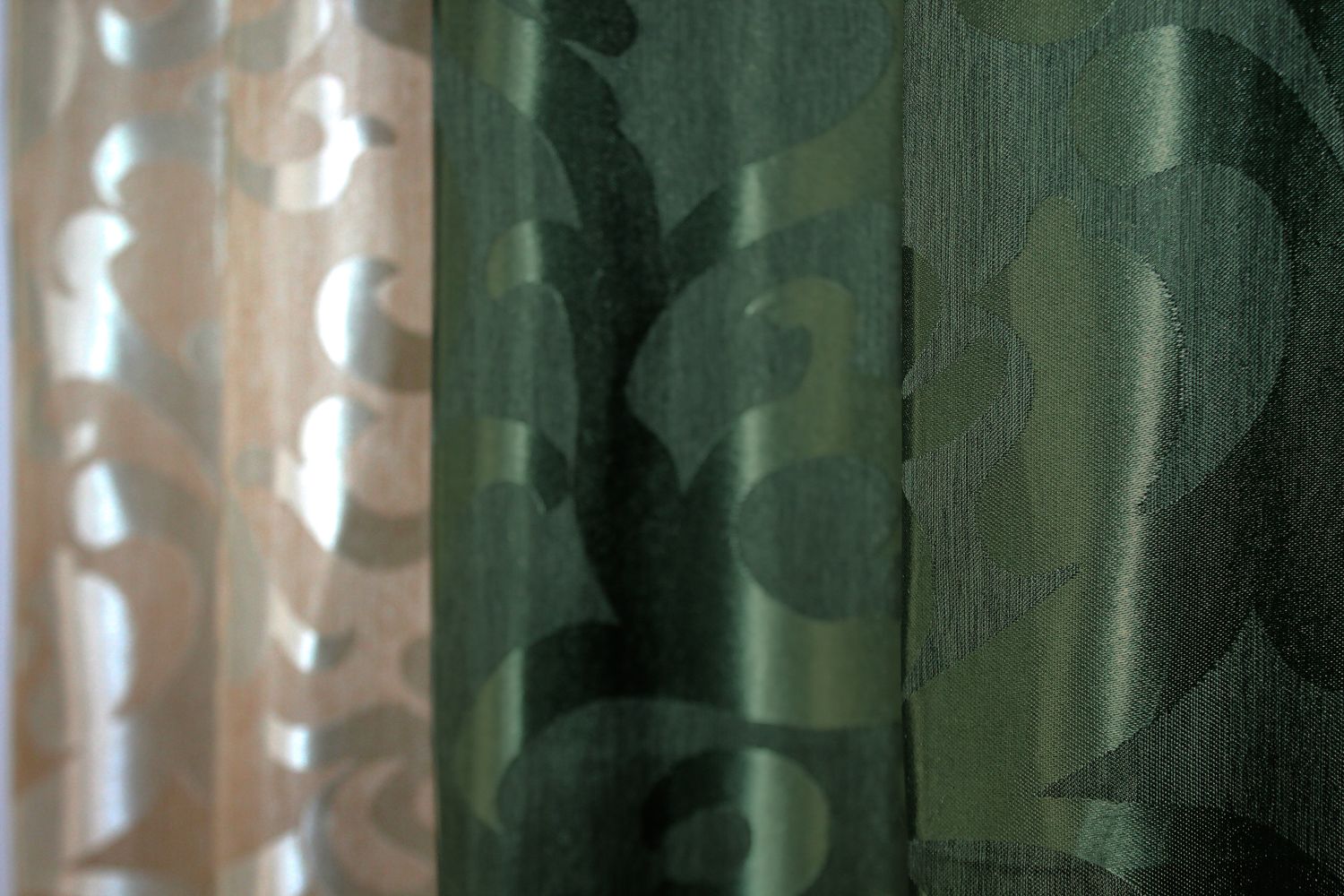 Комбинированные жаккардовые шторы цвет зелёный с бежевым 014дк (477-416ш), Зеленый с бежевым, Комплект штор (2шт. 1,4х2,7м.), 1,4 м., 2,7 м., 140, 270, 2 - 3 м., В комплекте 2 шт., Тесьма