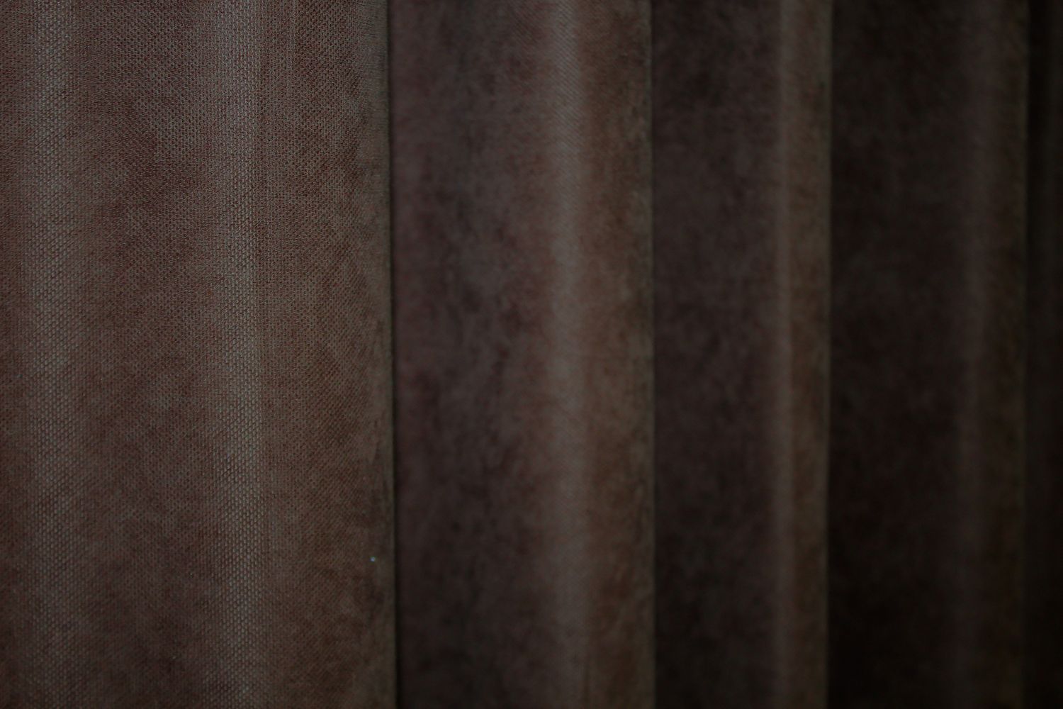 Комплект штор из ткани микровелюр Diamont цвет коричневый1095ш, Коричневый, Комплект коротких штор (2 шт. 1,3х1,7м.), Классические, Короткие, 1,3 м., 1,7 м., 130, 170, 1,5 - 2,5 м., В комплекте 2 шт., Тесьма