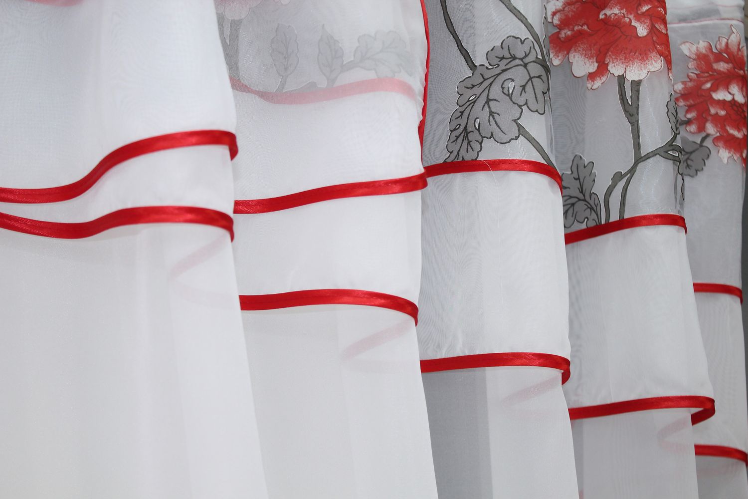 Кухонные шторы (280х170см) с ламбрекеном, на карниз 1-1,5м цвет белый с красным 091к 52-0731