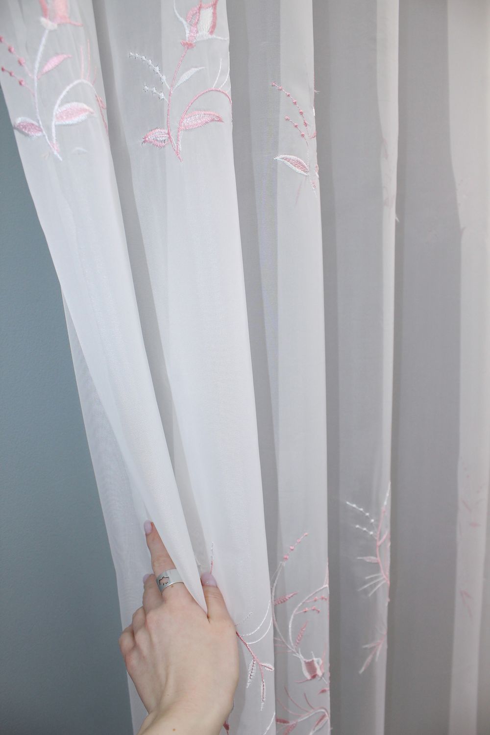 Тюль шифонова з вишивкою колір білий з рожевим 786т, Тюль на метраж, Без кріплення, тканина на відріз, Потрібну Вам ширину вказуйте при покупці. (Ширина набирається по довжині рулона.), 2,8 м.