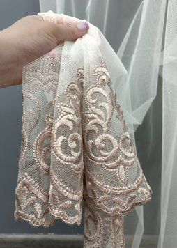 Остаток (2,3х3,05м) ткани, с рулона, тюль грек-сетка с вышивкой и люрексом цвет молочный с пудровым 1695ту 00-809