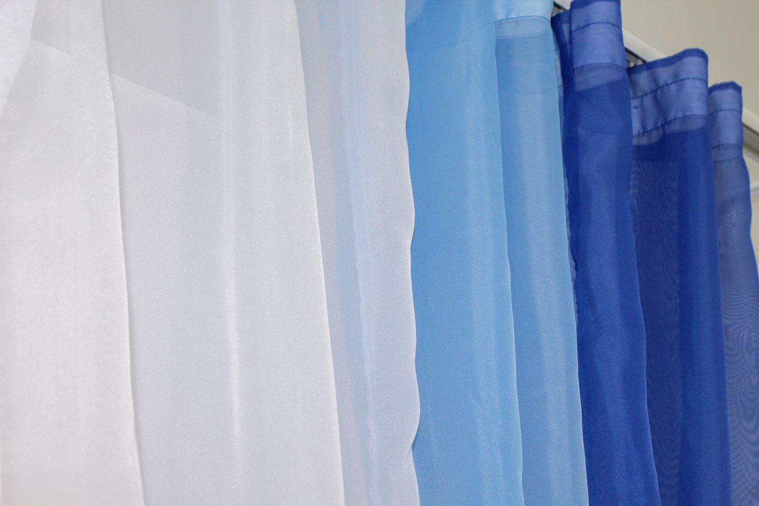 Кухонные шторы (400х170см) на карниз 1,5-2м цвет синий с голубым и белым 054к 50-055