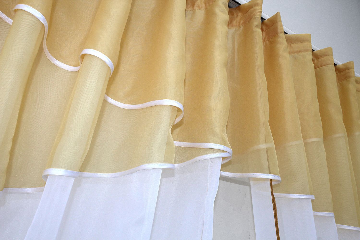 Кухонные шторы (270х170см) с ламбрекеном, на карниз 1-1,5м цвет золотистый с белым 091к 50-866