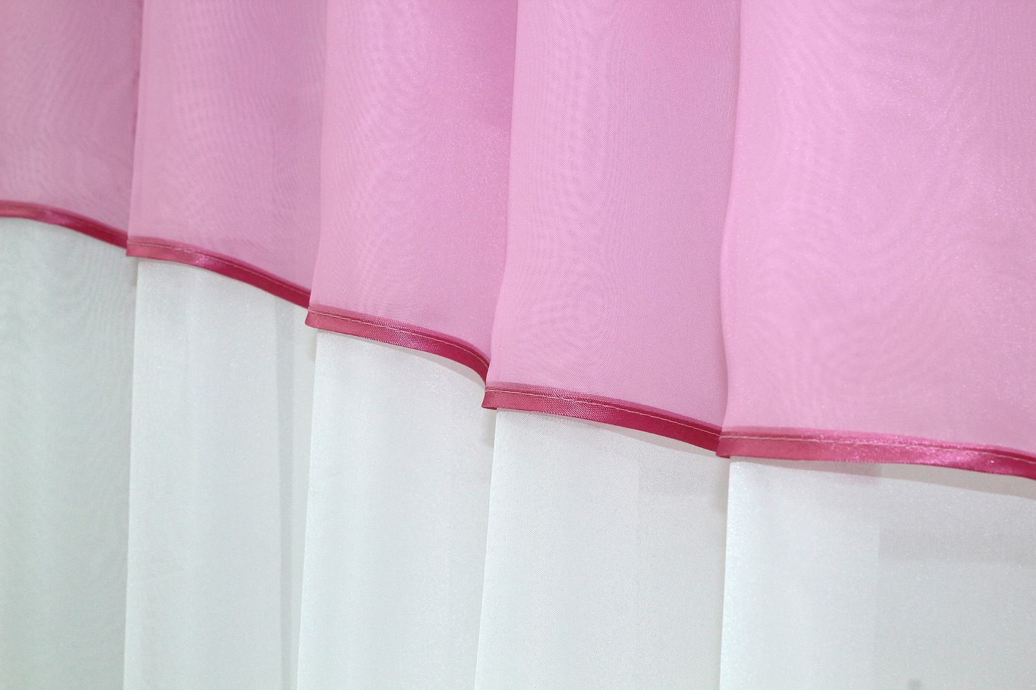 Кухонный комплект (280х170см) шторки с ламбрекеном и подхватами цвет белый с розовым 084к 52-0251