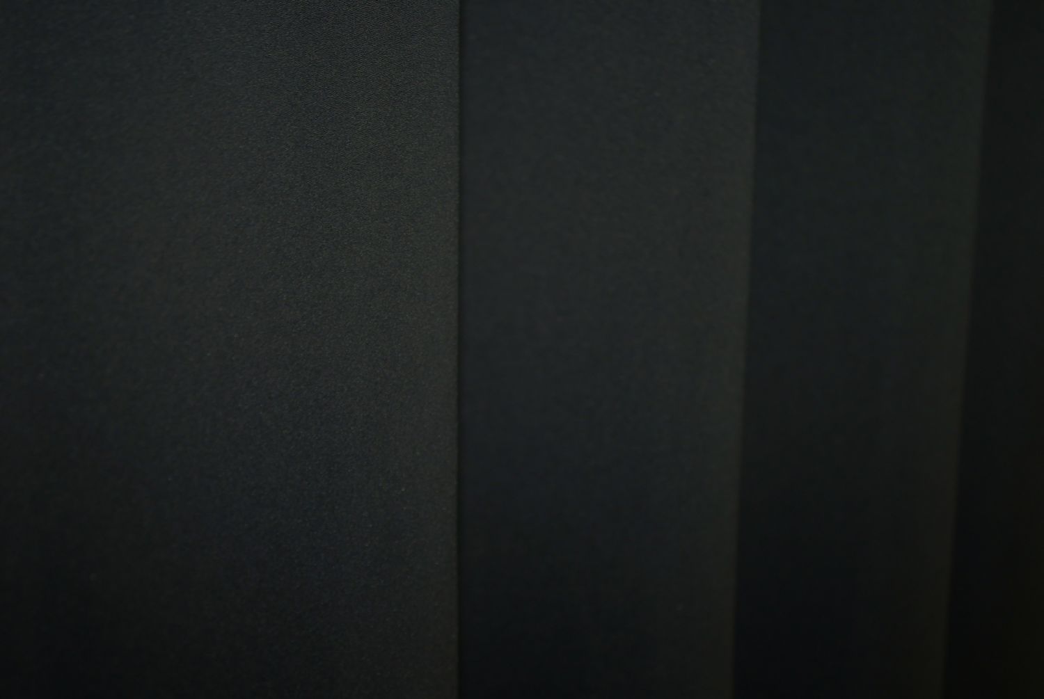 Комплект штор из ткани блэкаут, коллекция "Midnight" цвет черный 1165ш, Черный, Комплект коротких штор (2шт. 1,4х1,7м.), Классические, Короткие, 1,4 м., 1,7 м., 140, 170, 1,5 - 2,5 м., В комплекте 2 шт., Тесьма
