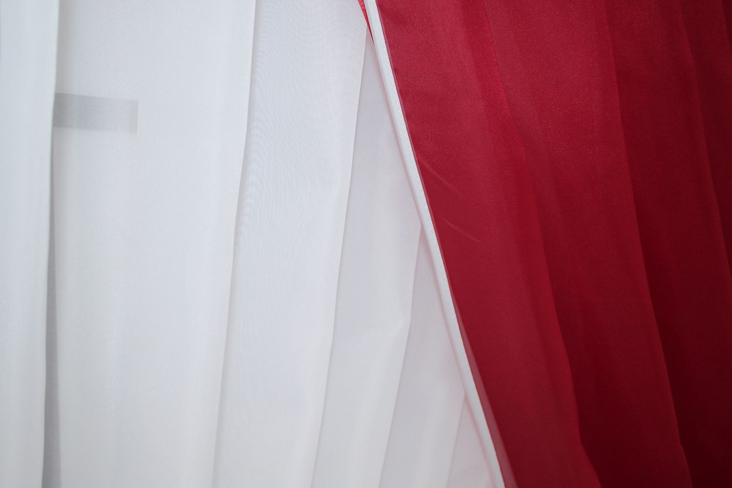 Кухонный комплект (330х170см) шторки с подвязками "Дуэт" цвет белый с красным 060к 52-0710
